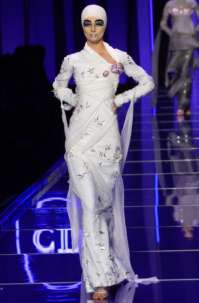 Look 16